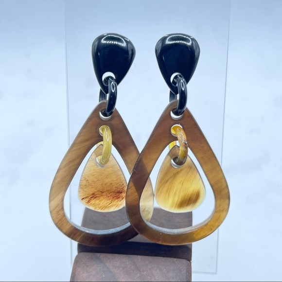 Hand carved Water Buffalo Horn earrings. Each is one of a kind. - Picture 11 of 14